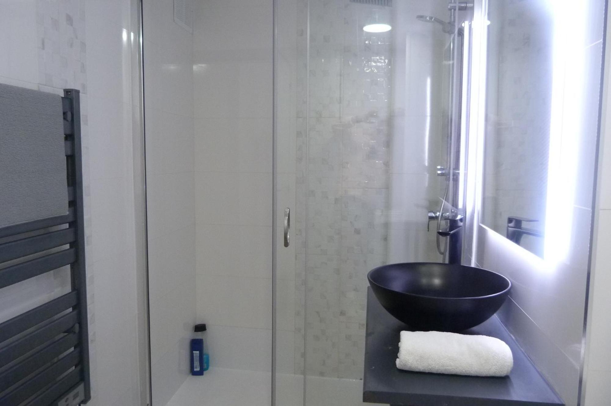 Delux Apartament Салоу Екстер'єр фото